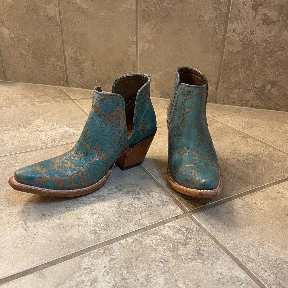 Blue and gold Ariat womens boots. Size 7.5 Never Worn!